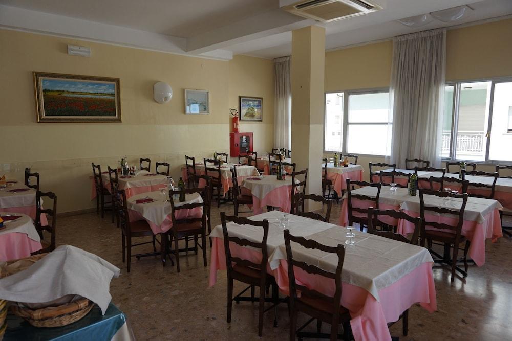 Hotel Ines Cesenatico Exterior photo