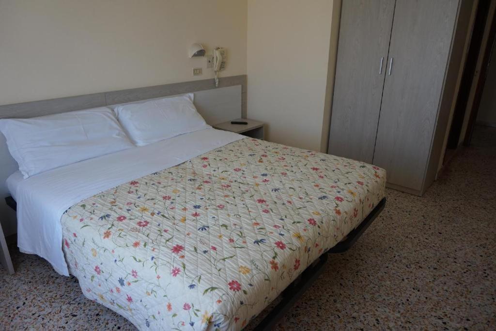 Hotel Ines Cesenatico Exterior photo