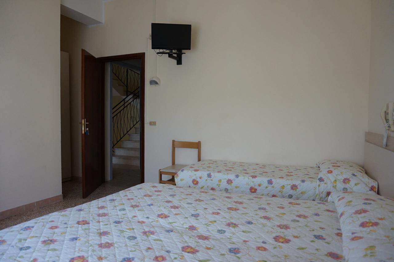 Hotel Ines Cesenatico Exterior photo